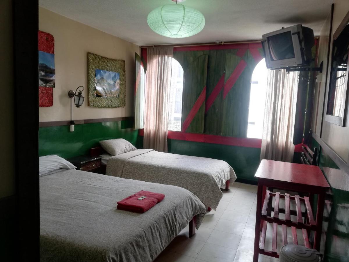 Bed and Breakfast Flying Donkey Otavalo Exterior foto