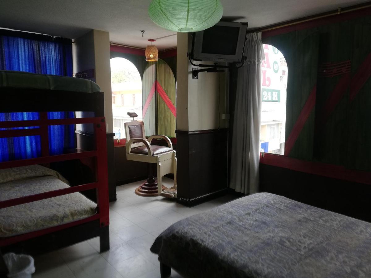 Bed and Breakfast Flying Donkey Otavalo Exterior foto